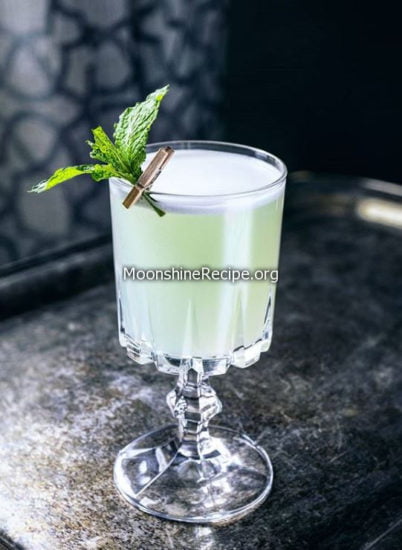 Drink The Southside With Mint Syrup & Gin