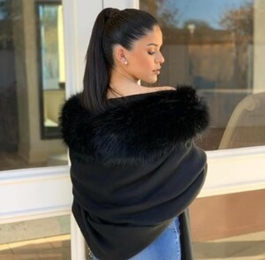 lady model wearing black fur shawl