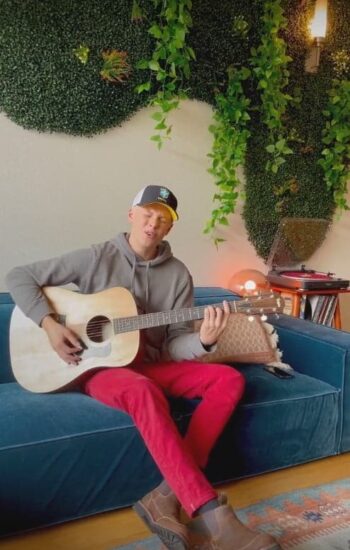 Singer Carson Lueders